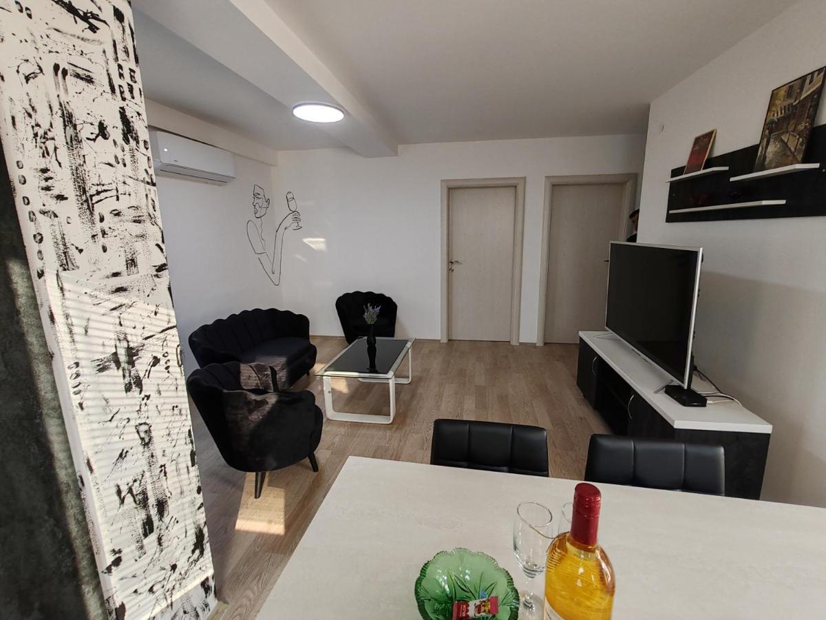Central Modern Flat M&M Apartments Skopje Exterior photo